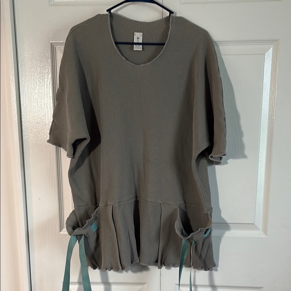 Garb top. Size M-L